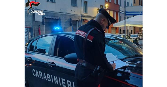 Le avevano rubato il portafogli e con la carta di credito avevano fatto shopping, i carabinieri, a seguito delle indagini hanno denunciano un cittadino straniero per ricettazione.