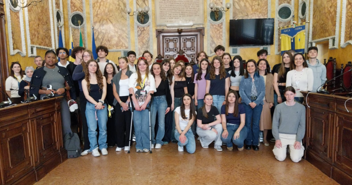 Studentesse e studenti francesi in municipio
