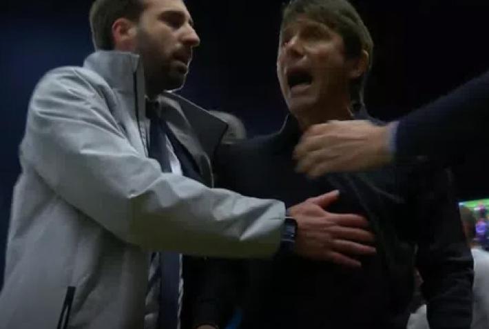 Esplode la polemica: &ldquo;Non vedevi l&rsquo;ora pezzo di me**a, dopo ti vengo a prendere&rdquo;, le minacce di Conte a Gagliardi al 90' di Parma-Napoli