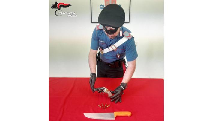 Parma: spara due colpi in aria con una pistola rubata. Arrestato 45enne italiano 