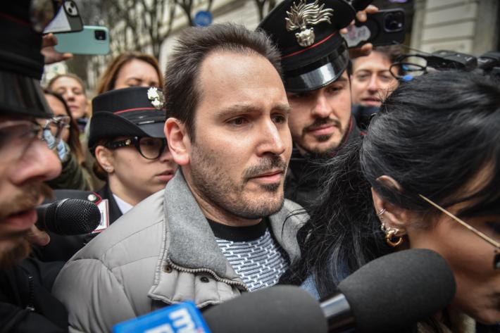 Madre Sempio a Le Iene, testimone vide Chiara e cugina litigare. Impronta del palmo di Sempio sul  muro delle scale di casa Poggi