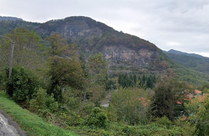 Scontro auto-moto a Casarola: un ferito grave