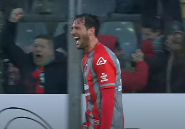 Mudo Vazquez protagonista e finale ad alta tensione: la Cremonese vince a Spezia (2-3) e torna in serie A