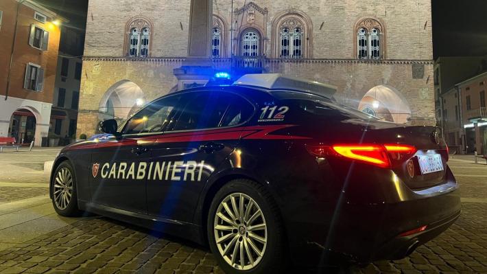 Ha un ordine per 8 anni di carcere ed esibisce un documento falso: arrestato 56enne straniero