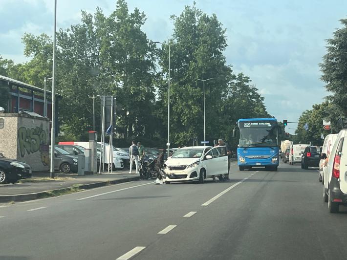 Scontro auto-moto a Corcagnano questa mattina: un ferito