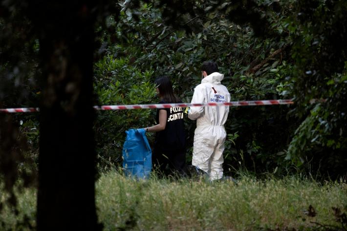 Una neonata e una donna trovate morte a Villa Pamphili: nuovo sopralluogo degli inquirenti