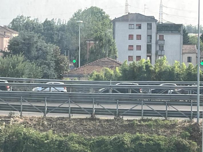 Incidente sulla tangenziale all'altezza di via Mantova, tre feriti. Disagi al traffico