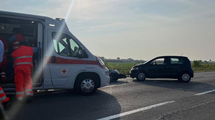 Via Cremonese, auto contro scooter: un ferito.  Lunghe code e disagi per il traffico