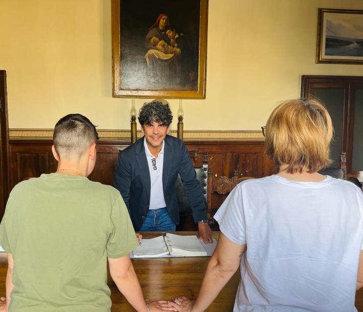 Fidenza, registrata all'anagrafe una bambina figlia di due donne. Il sindaco Malvisi: "Una pagina di civilt&agrave; e di amore"