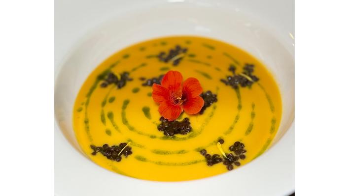 Vellutata di carote, cocco, zenzero e lenticchie 