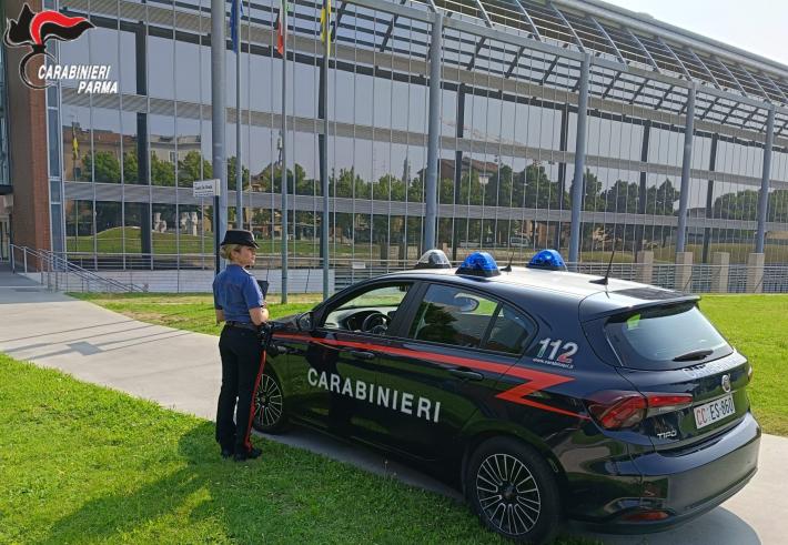 Parma: intervento dei carabinieri per atti osceni davanti al DUC. Arrestato 45enne straniero 