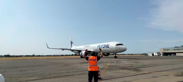 Atterrato al Verdi il volo da Chisnau per Parma dirottato a Malpensa.  Atteso quello da Palermo, fatto proseguire a Bologna.  Deviato a Parma il Bergamo-Bruxelles