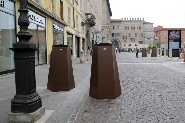 Installate le nuove fioriere  in via Cavour