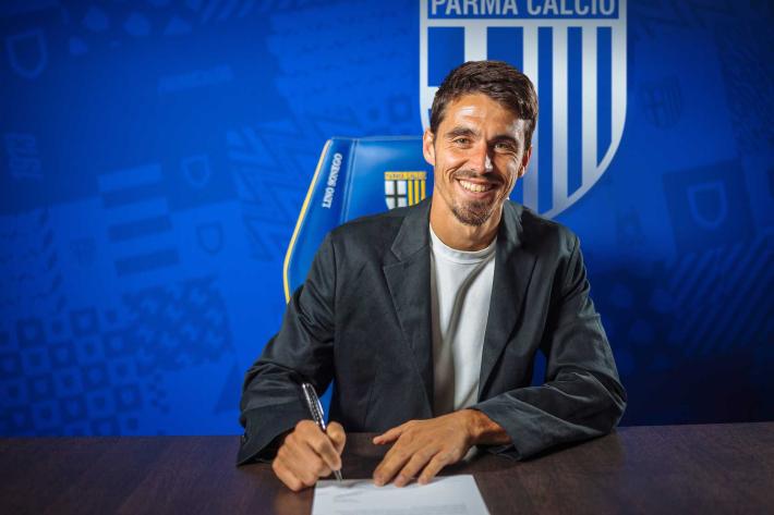 C'&egrave; la firma: Cuesta &egrave; il nuovo allenatore del Parma. Per lui un biennale