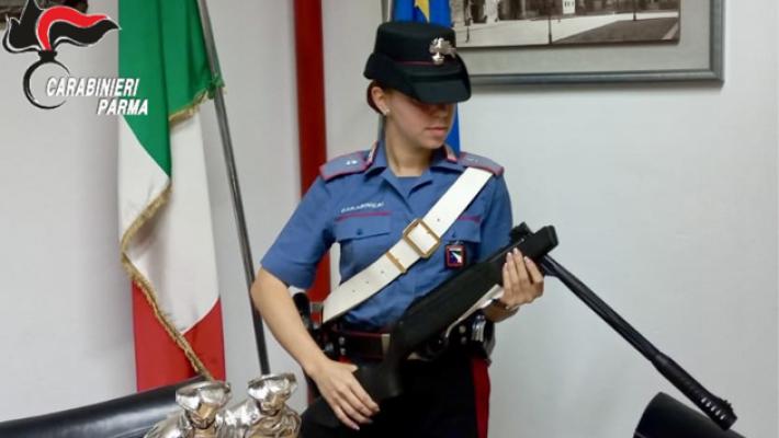 Parma: controllato dai carabinieri dall&rsquo;auto spunta una carabina ad aria compressa con capacit&agrave; offensive pari ad un arma vera. Denunciato 42enne straniero 