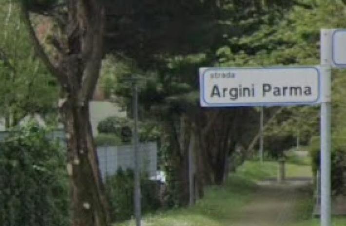 Fumo da un appartamento, paura in via Argini per "colpa"  di un pentolino sul fornello