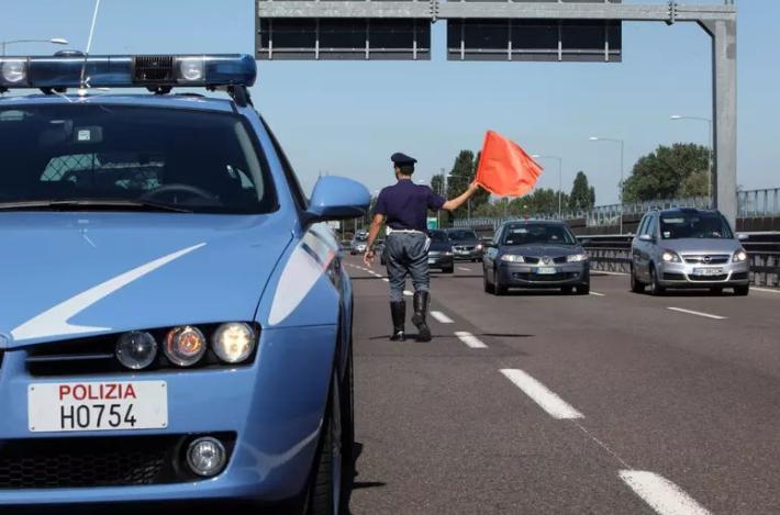 Problemi ad asfalto per caldo, chiusi caselli Verona su A4
