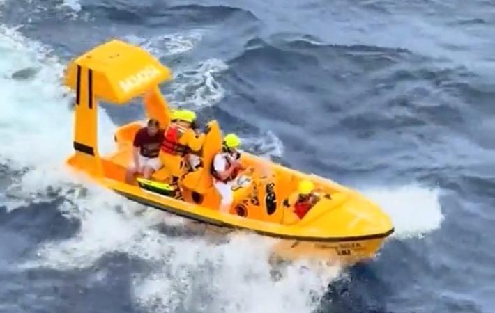 Padre si tuffa da nave da crociera Disney per salvare la figlia