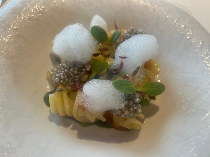 Fusillone, scampo, kimchi, tarassaco,  mano di Buddha