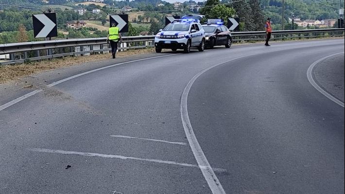 Provinciale tra Salso e Fidenza, motociclista finisce contro il guardrail e si ferisce gravemente