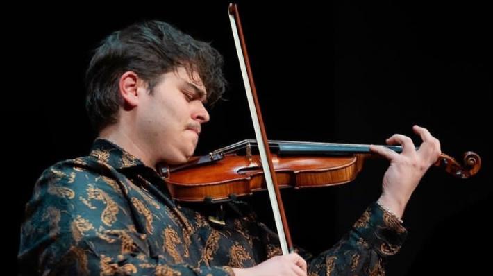 Mihail Ion incanta l'anima con lo Stradivari 