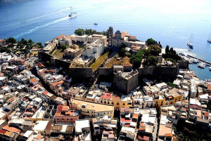 Tutto pronto a Lipari per il festival &ldquo;EOLI&egrave; - Arte, Letteratura e Societ&agrave;&rdquo;*