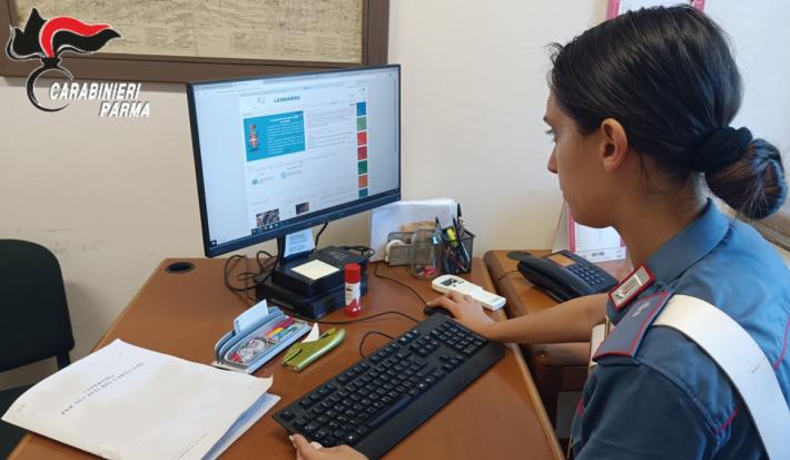 Propone la vendita di bomboniere a prezzo stracciato ma &egrave; una truffa. 40enne italiano denunciato