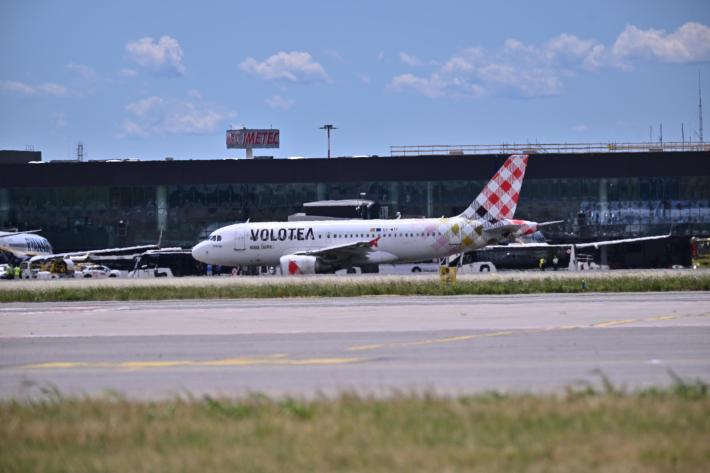  Uomo risucchiato da motore aereo, voli sospesi a Orio 