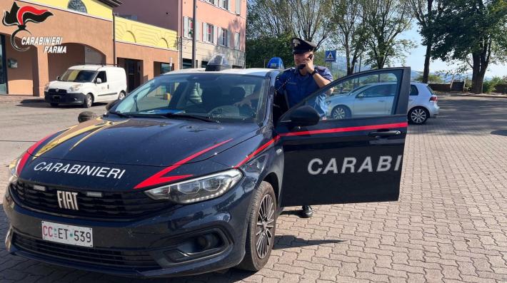 Fornovo di Taro: minaccia e picchia un familiare convivente per farsi consegnare i soldi. 43enne italiano arrestato e portato in carcere