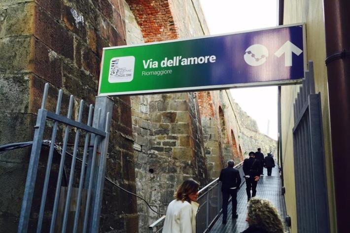 Gi&ugrave; da Via dell'Amore, muore dopo litigio con la fidanzata