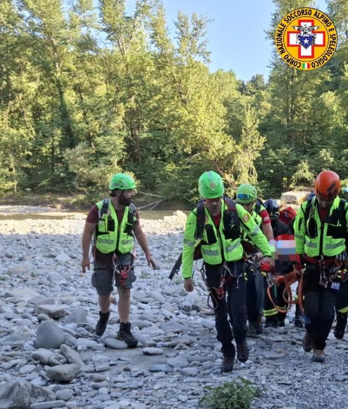 Si frattura una caviglia sul greto dell'Enza, interviene il Soccorso alpino 