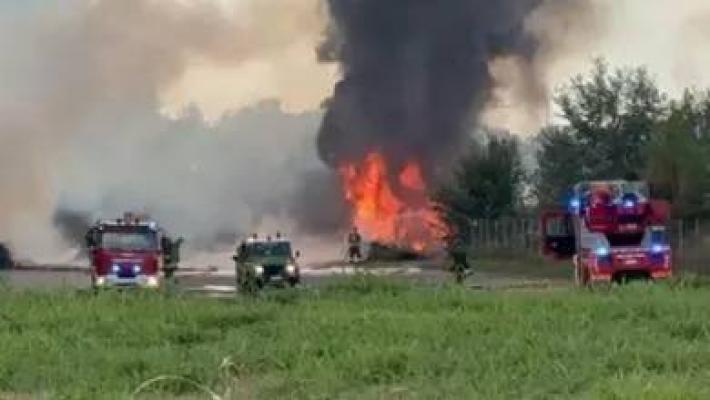 Esce di strada a Carobbio di Tizzano: automobilista incastrato fra le lamiere chiama i vigili del fuoco 