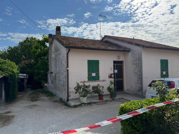 "La musica &egrave; troppo alta" e spara alla festa dei bimbi 