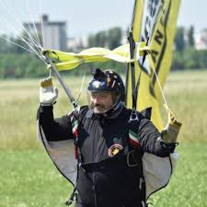 Addio al brigadiere Marco Basilio Schenetti, il carabiniere che faceva volare i bambini