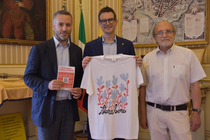 I promotori della proposta di legge di iniziativa popolare "Diritto a Stare Bene" in municipio.