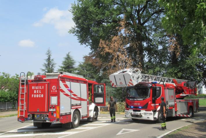 Via Ximenes, vigili del fuoco all&rsquo;opera