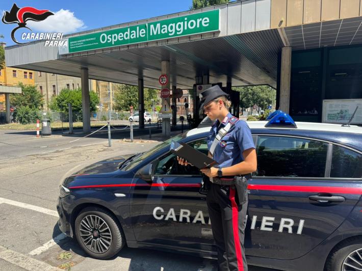 Parma: in ospedale viene filmato da un sanitario mentre con un grosso tronchese tenta di tagliare la catena di una bici parcheggiata ad una ringhiera, poi scappa in sella ad una bici rubata giorni pri