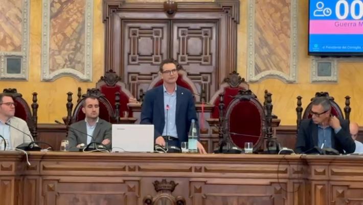 Il consiglio comunale  commemora Giovanni Paolo Bernini. I servizi pre-scuola saranno gestiti dal Comune.  Maggioranza divisa sui criteri di assegnazione degli alloggi Erp. Due di Effetto Parma votano