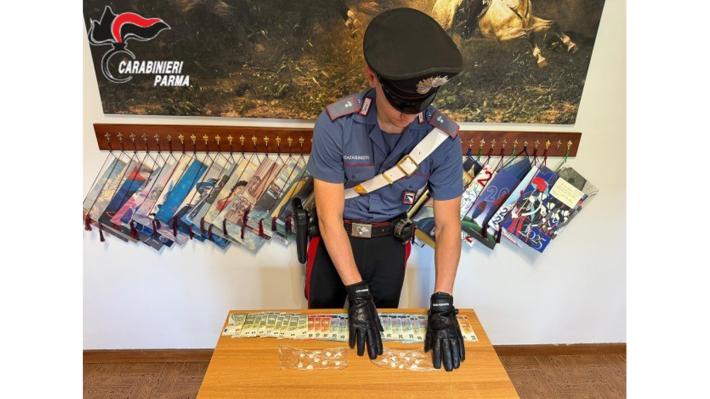 Fermato di notte il pusher in  monopattino: addosso aveva 21 dosi di  cocaina e quasi 500 euro. Denunciato 31enne