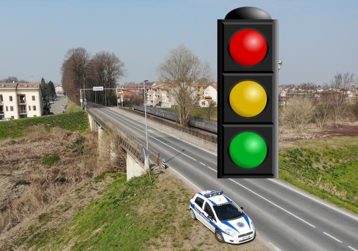 In tilt il semaforo sulla provinciale a Soragna sul ponte del Pongennaro