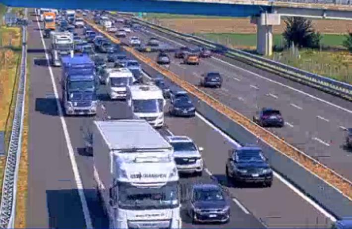 Scontro tra due auto in A1 a Fidenza (verso Bologna)