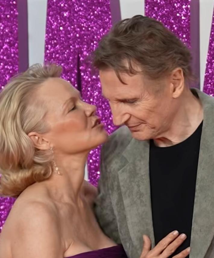 Pamela Anderson e Liam Neeson: &egrave; love story