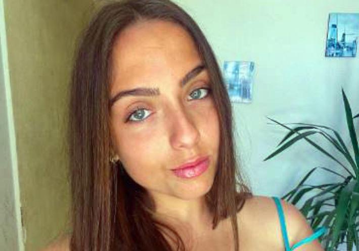 Simona, morta in piscina, "perch&egrave; nessuno di &egrave; accorto di nulla?"