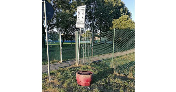 Il bidone interrato al parco Aleotti/Zanguidi