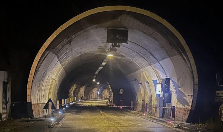 Scontro tra due auto in galleria, morti due ragazzi