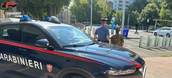 Ruba una bici e viene sorpreso dal proprietario  mentre la sta "parcheggiando" in cantina, poi tenta la fuga: arrestato 29enne italiano