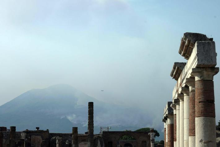 Incendio Vesuvio, Musumeci decreta mobilitazione nazionale 