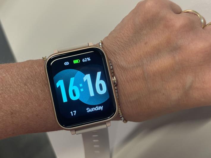 Smartwatch invia sos e partono ricerche ma stava dormendo