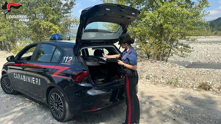 Varano de&rsquo; melegari: forzano una sbarra, montano tende da campeggio e bivaccano in un area privata ma un residente se ne accorge e chiama i carabinieri. 24 le persone identificate e denunciate per dan