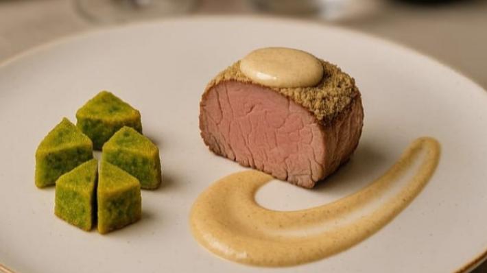 Filetto di vitello in crosta di erbe e  Parmigiano